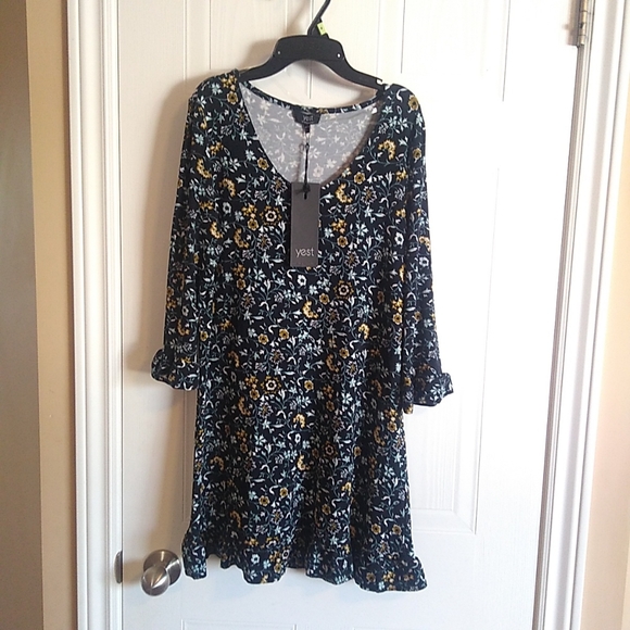 NWT Yest Tunic Black Floral with Ruffle 3/4 sleeves and hem size 4 - Picture 2 of 6